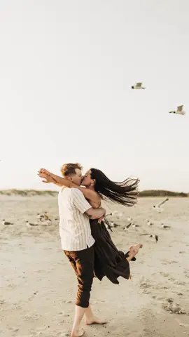 golden love ☀️💫✨  #photoshoot #couplegoals #northcarolinaphotographer #couplesphotographer #summerphotoshoot #nccouplesphotographer #oakisland #southport #eastcoastsummer #taylorswift #eastcoastphotographer #photographer #fyp #foryoupage 