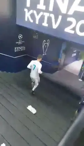 #cr #ronaldo #cristiano #cr7 #realmadrid #rm #football #championsleague #2017 #kyiv #2018 #fyp #cristianoronaldo #memories #sad #r 
