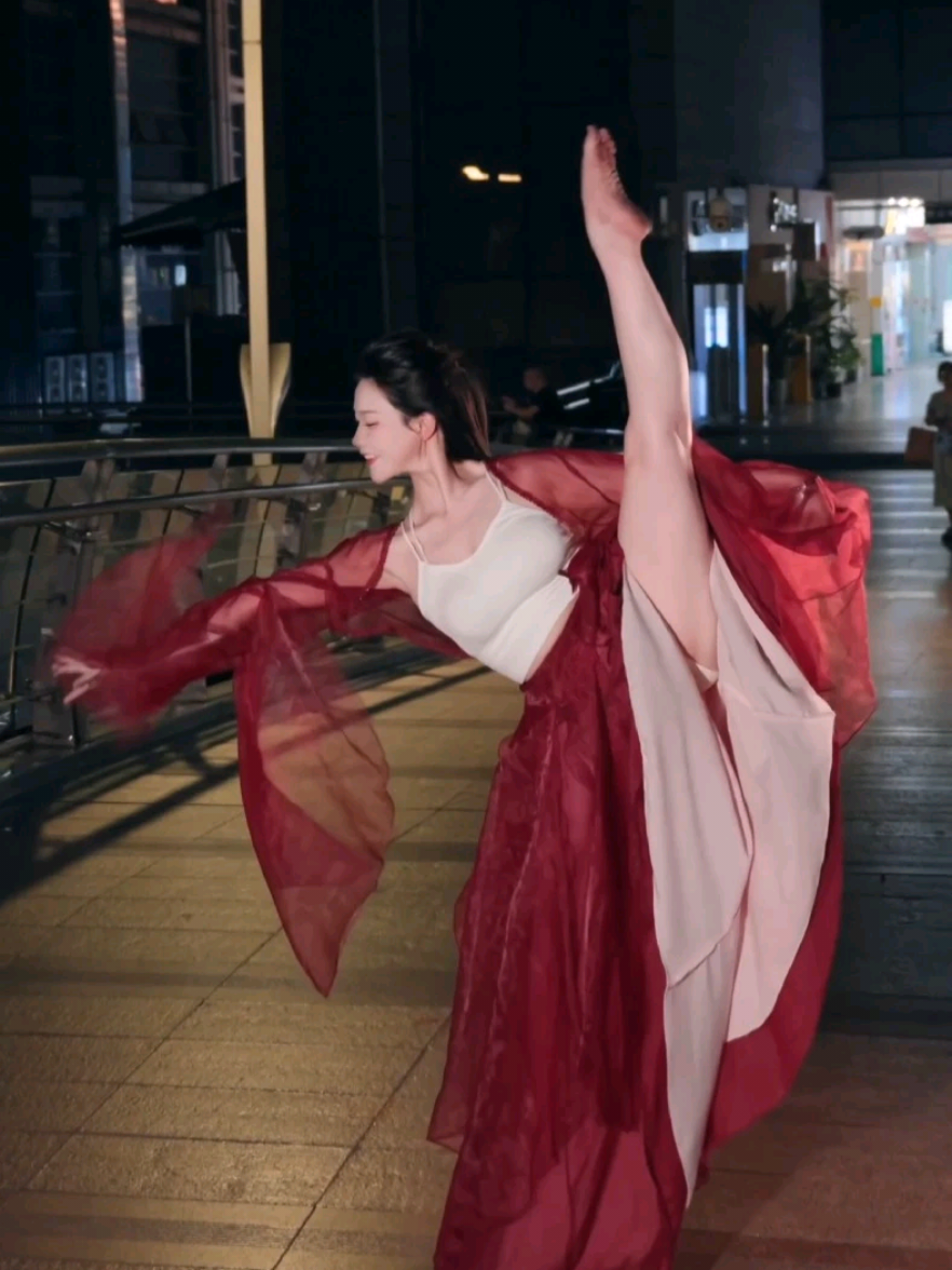 天大地大  什么最大？ #女大学生 #古典舞 #老婆最大 