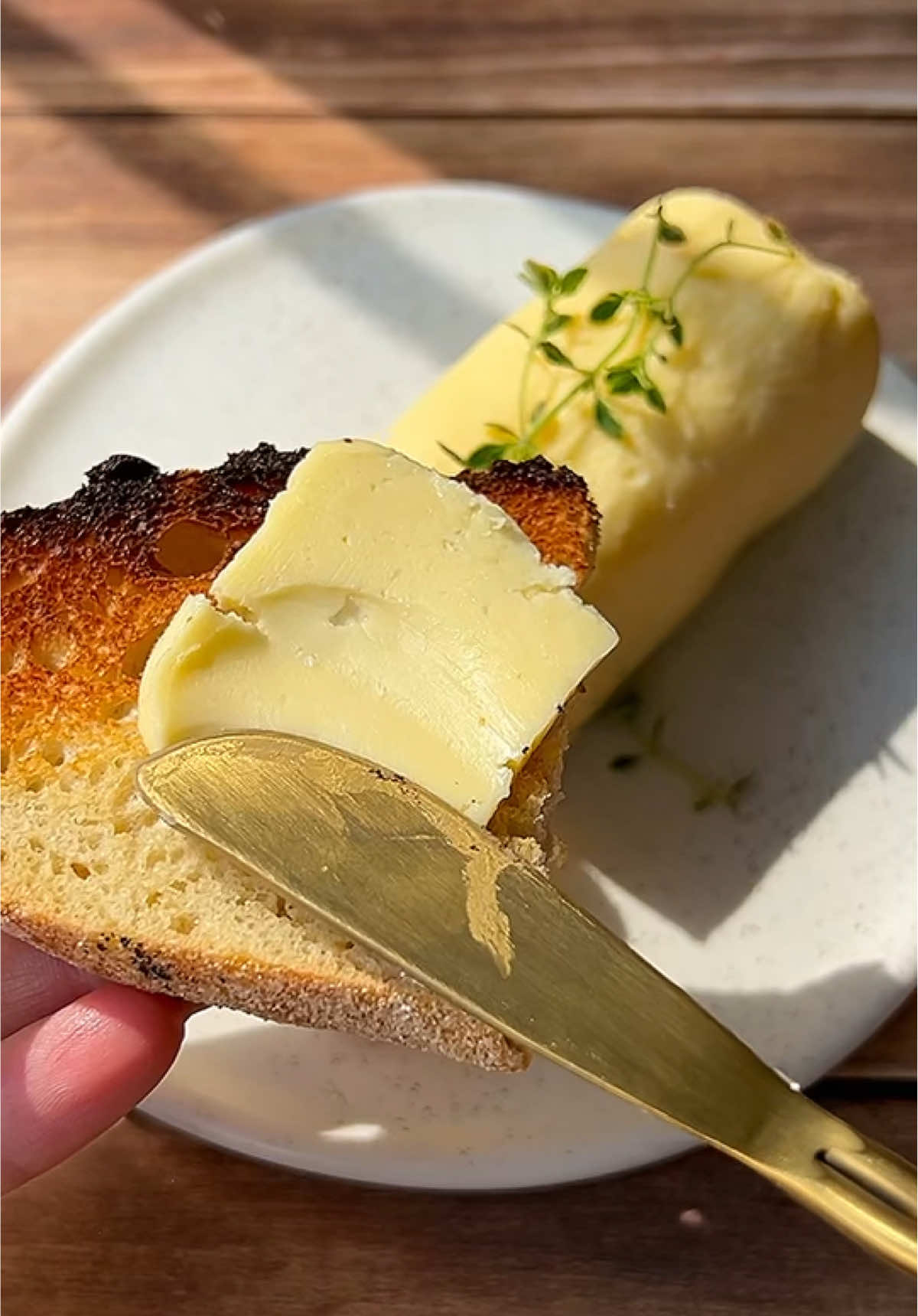 Just 1️⃣ ingredient, 5 minutes, and you’ve got the creamiest homemade butter ever 🧈💫 It’s nostalgic, rich, and might make you ditch store-bought for good! #ButterRecipes #Butter #HomemadeButter https://themodernnonna.com/homemade-butter/