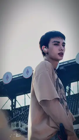 i almost got arrested for this clip- #woosanxstanx #fyp #fyppppppppppppppppppppppp #kpop #kpopfyp #kpopconcert #straykids #stay #skz #straykidsworlddomination #dominatetourstraykids #dominatetour #straykidsdominatetour #citifield #straykidssoundcheck #hyunjin #hwanghyunjin 