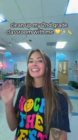 clean my classroom with me 💛  #draft #teacher #teachersoftiktok #cleanmyclassroom #CleanTok #cleanwithme #teachervlog #Vlog #grwm #teachergrwm #classroomvlog 