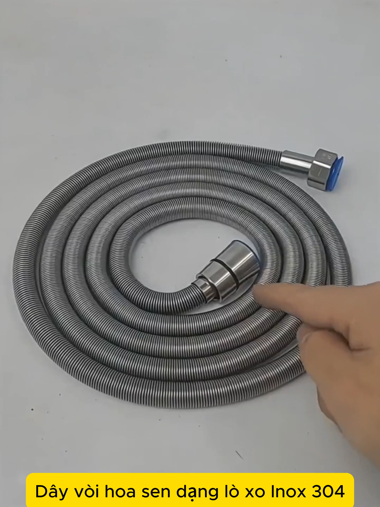 Dây vòi hoa sen lò xo Inox 304 dài 1m5 ✅ Kéo giãn cực mượt ✅ Không xoắn rối ✅ Chất liệu Inox 304 2 đầu   #voisenloxo #inox304 #phongtamdep #giaiphapthongminh #giaiphapgiadinh #tiktokshopvn #reviewthucte #hanghot #dealngon#giarehomnay #shophuyvan #dayvoihoasen #dayvoihoaseninox #dayvoihoasenuoncong