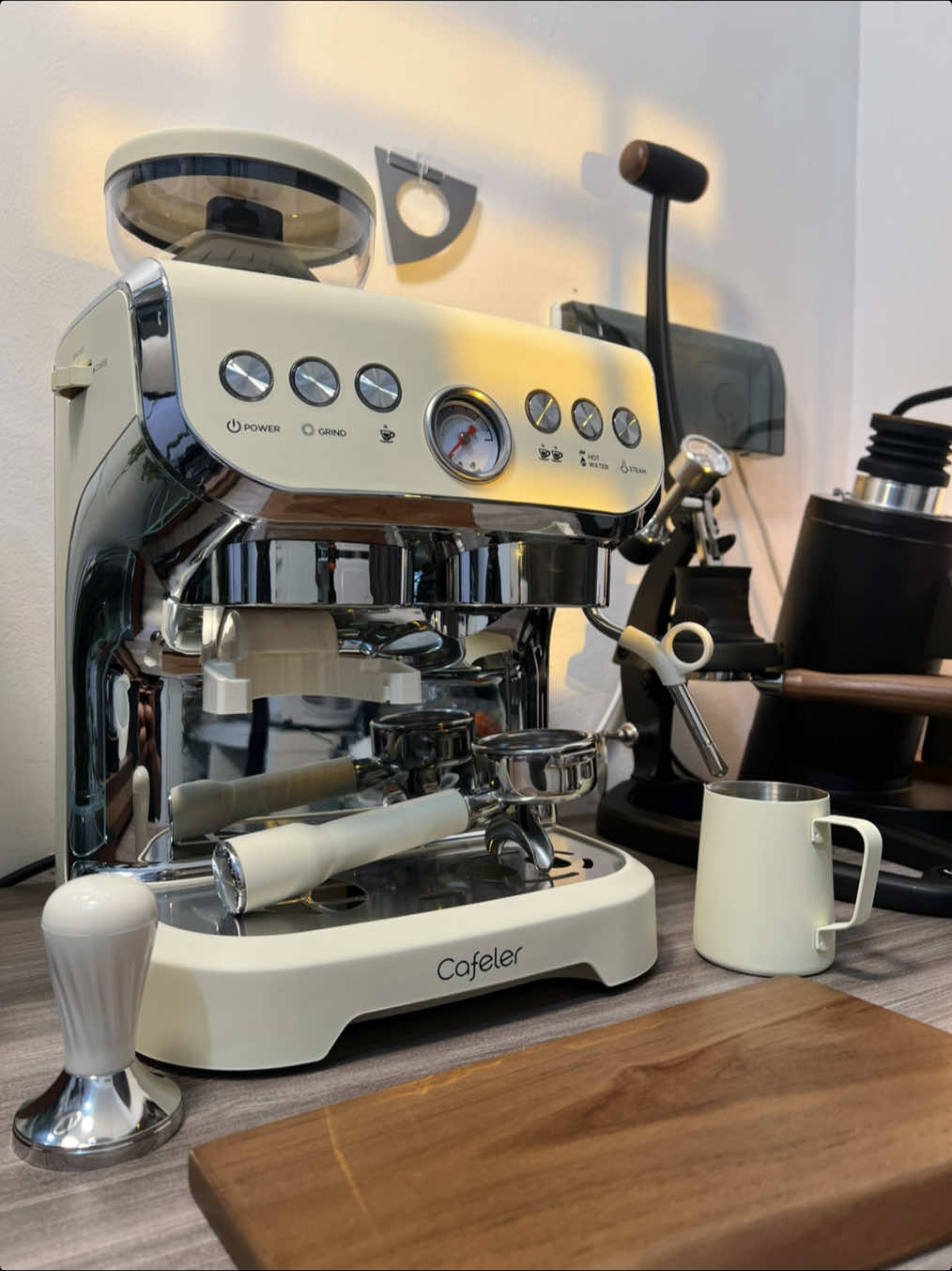 @Cafeler  ☕️ Mesin kopi rumahan rasa profesional? CAFELER CFR-10BD jawabannya! Double boiler = bisa brew espresso & steam susu BARENGAN. ✅ Cocok buat kamu yang suka cappuccino atau latte tiap pagi. ✅ Suhu stabil, hasil ekstraksi mantap, busa susu silky—siap latte art! ✅ Tinggal pencet-pencet, langsung ngopi. Gak ribet. Gak mahal. 💡 Investasi me time terbaik yang bikin hemat ngopi bulanan. 📦 Untuk check out, klik keranjang ya! #coffee #espresso #espressomachine #cappuccino #latte 