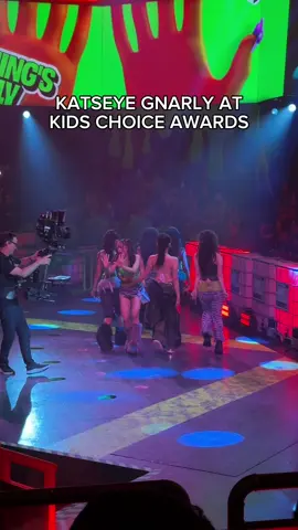 What a GNARLY performance 💅 @Nickelodeon #KCA #KidsChoiceAwards #KidsChoiceAwards2025 #katseyekidschoiceawards #katseyeperformance #katseyelive 