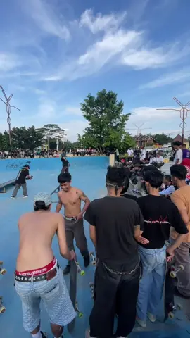 #sk8 #skateday 