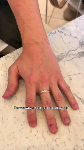 Send this to a guy who needs a permanent bracelet 👀 #permanentbracelet #permanentjewelryexperience #chicago #chicagopermanentbracelet #chicagothingstodo 