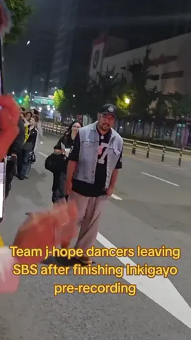 Team j-hope dancers leaving SBS after finishing Inkigayo pre-recording#jhope #teamjhope