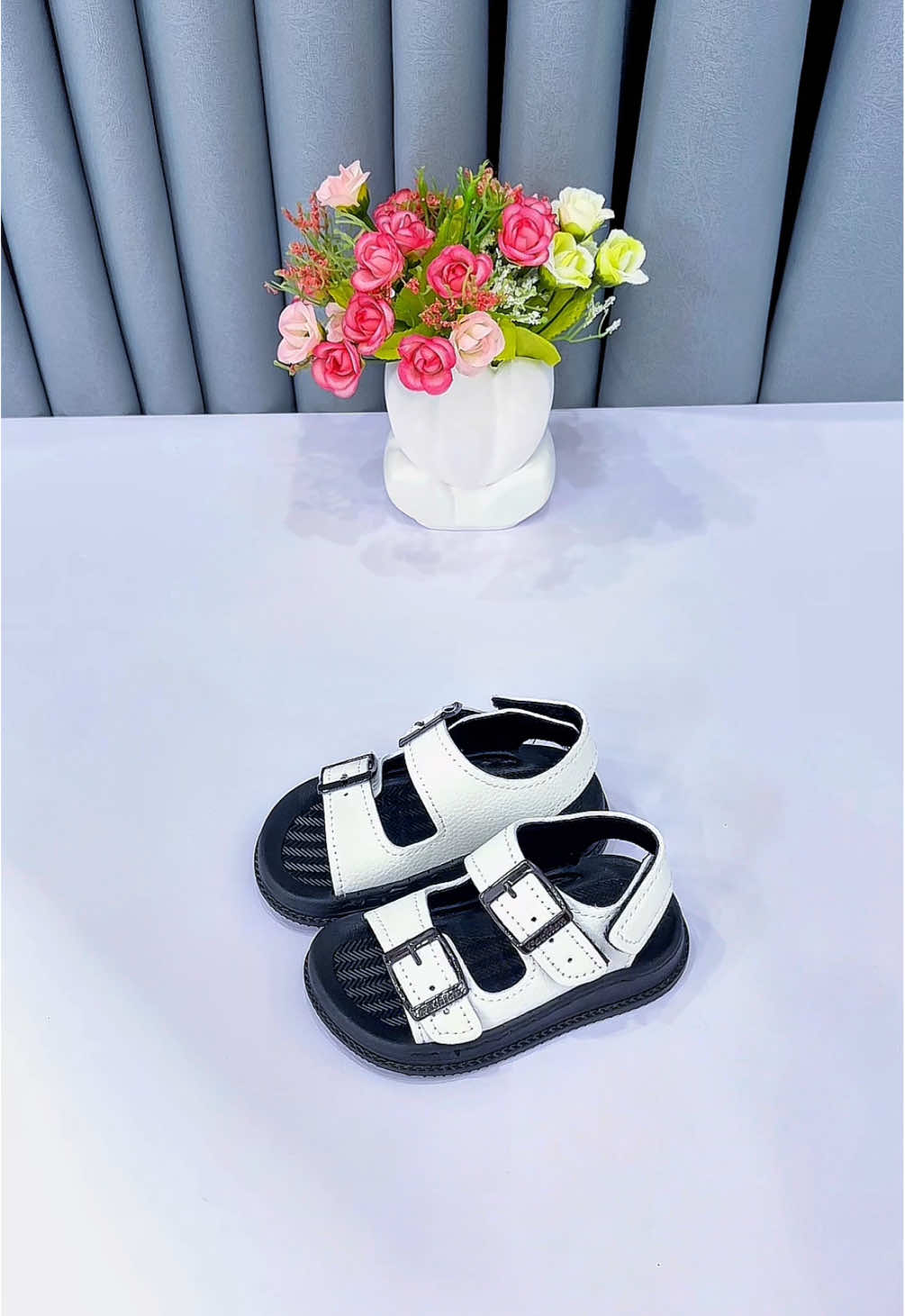 Hàng về lại ạ. Dép sandal da mềm phong cách hàn cho bé #giaytreem #sandalbetrai #lonashop 