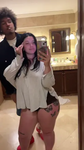🫦👩🏻‍❤️‍💋‍👨🏽