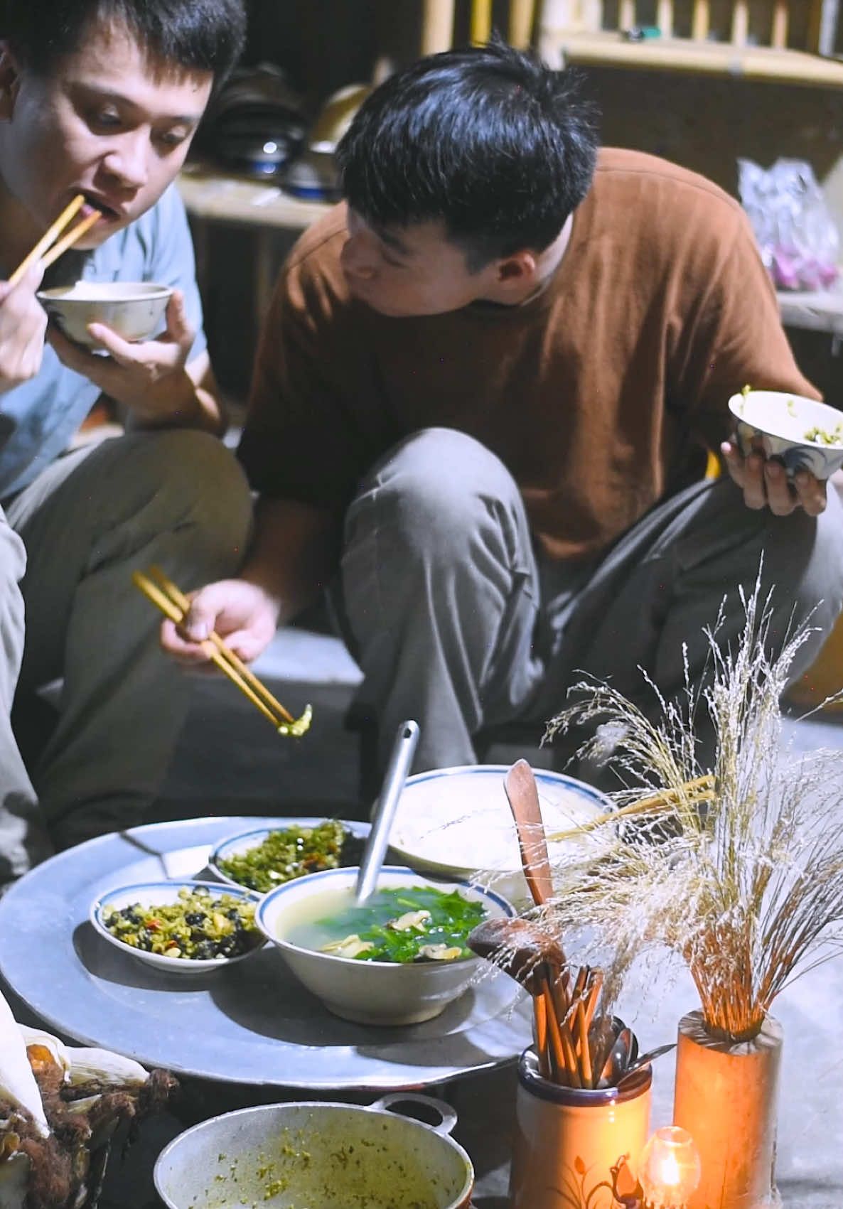 Tài sẽ không xuất hiện trên kênh Bếp bên sườn đồi nữa? Mọi người biết không, đó thực sự là một cân nhắc sau thời gian đọc kĩ từng bình luận… #bepbensuondoi 