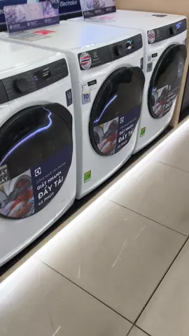 Máy giặt Electrolux EWF9023P5WC(9KG) EWF1023P5WC(10KG). kiểu dáng giống nhau chỉ khác kg nặng lồng giặt. Bảo hành 2 năm tại nhà. Giao hàng lắp đặt tại nhà. #xuhuong #taphoaemvoi #diengiadung #electrolux #maygiat 