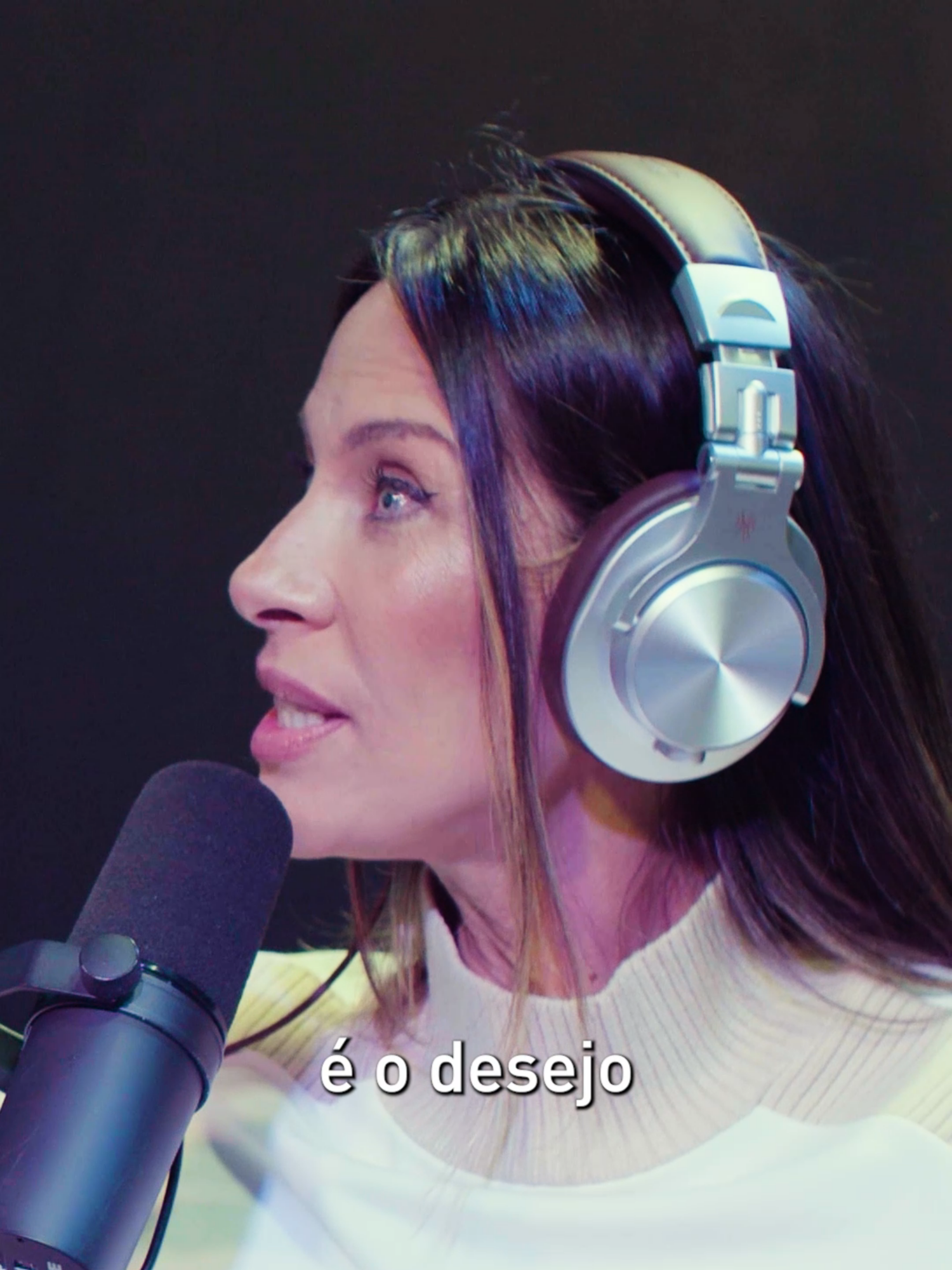 Antes da queda… o coração já inclinou Antes de Eva pegar o fruto… ela já havia desejado. Muita gente acha que pecado é só aquilo que a gente faz. Mas a Bíblia mostra que ele nasce antes: no coração inclinado, no desejo desordenado, no encanto com o que brilha mais que Deus. 💬 