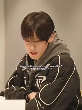 kek dia tu bener bener definisi mc  yg ada di wp or au bgt ga sih, he is rich of course, sekolah di internasional school, he can speak korean, english, and spanish,  anak basket also volly ball, visual dingin tapi ternyata punya sisi sweet sama orang terdekat nya 😫✨ #nicholas #니콜라스 #nick #chio #smtr25 
