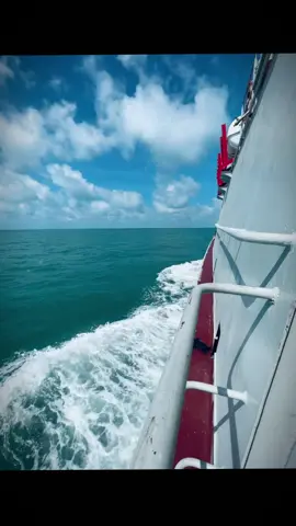 Bật định vị lên đi em, anh đang trên đường ra khơi đón em rồi🫡#xuhuong #haiquanvietnam #bộđội #lính #tauchienhiendai #biendao #sóng #rakhoi #nghiavuquansu #foryou #viral #tiktokvn #fyp #baovetoquoc #