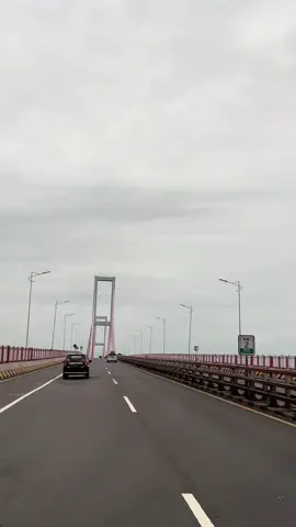 Alhamdulillah  📌 Otw Ziarah Syaikhona  KH M.Kholil Bangkalan  . Mugi Mugi qobul hajat  🤲🏻🤲🏻🤲🏻 #fypviral #lewatberanda #pondokpesantren #ziarah #khkholilbangkalan #ziarahbangkalan #bangkalanmadura #bangkalan #suramadu #suramadusurabayamadura 