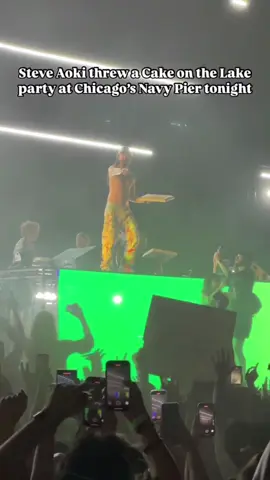 Steve Aoki brought his cake to the lake tonight #chicago #steveaoki #navypier