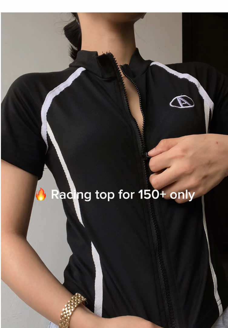#racingtop #womanswear #topforgirls #OOTD #coolvibes #zippertop #ridingoutfits #motorcycleoutfit 