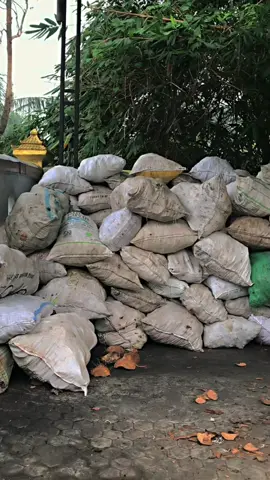 Dunia perbatokan ayo merapat, tentukan harga terbaik batok kalian #CapCut #arangkelapa #batokkelapa #arangbatok #fypage #coconutshellcharcoal #pengusaha #pengusahamuda #fyp #fypシ゚ #fypシ゚viral🖤tiktok☆♡🦋myvideo #xyzbca #bosmuda 