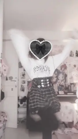 i dont have two phones so i used what i could 💔 this dance is so hard for me #jirai #foryou #fyp #jiraikeifashion #jiraikeigirl #fashionstyle #fashion #dancing