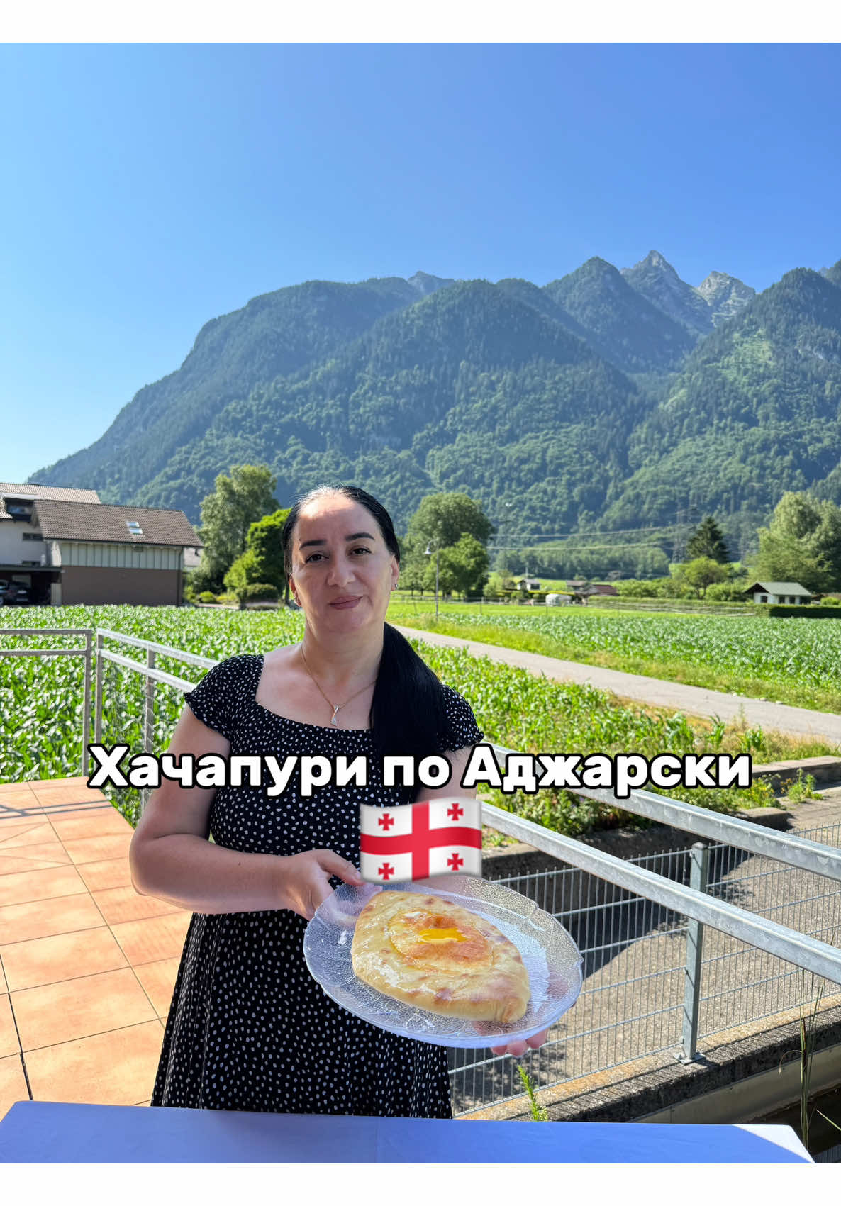 Хачапури по Аджарский🇬🇪 Ингредиенты 140 мл теплой воды 5 грамм соль 5 грамм сахара 5 грамм сухих дрожжей 200 грамм муки 5 грамм оливковое масло Накрываем пищевой пленкой оставить на 1 час Для начинки 500 грамм сир моцарелла(сулугуни) В духовку при 200 градусов 15-20 минут В конце добавить желток и кусочек масла И вот такая вкуснятина у нас получается 5 Всем приятного аппетита и хорошего настроения Готовим с любовью от Ась_Мель❤️
