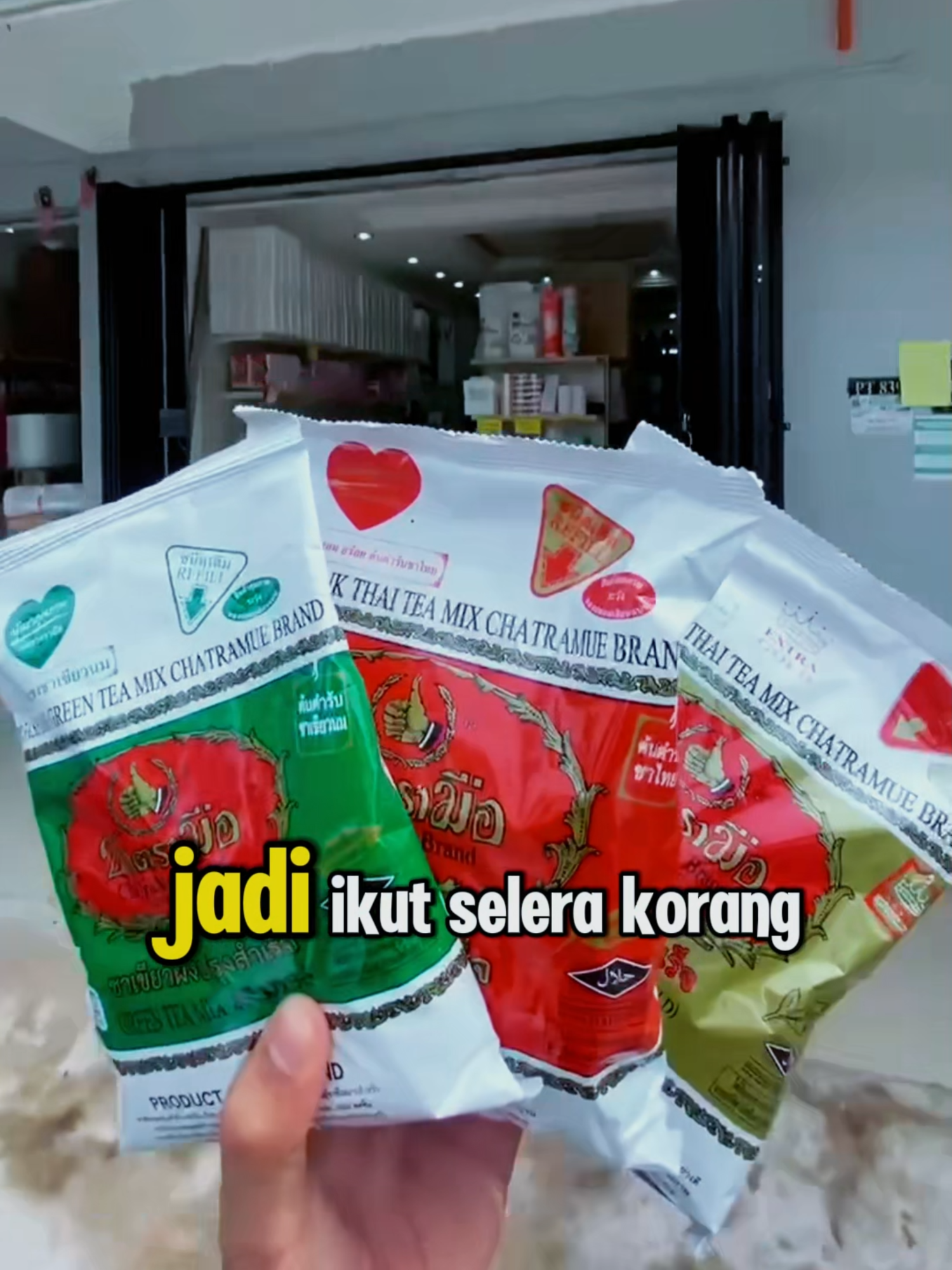 Teh brand chatramue ni tengah viral sekarang kan? So mana satu pilihan korang? #thaitea #tehthai #greentea #chatramue