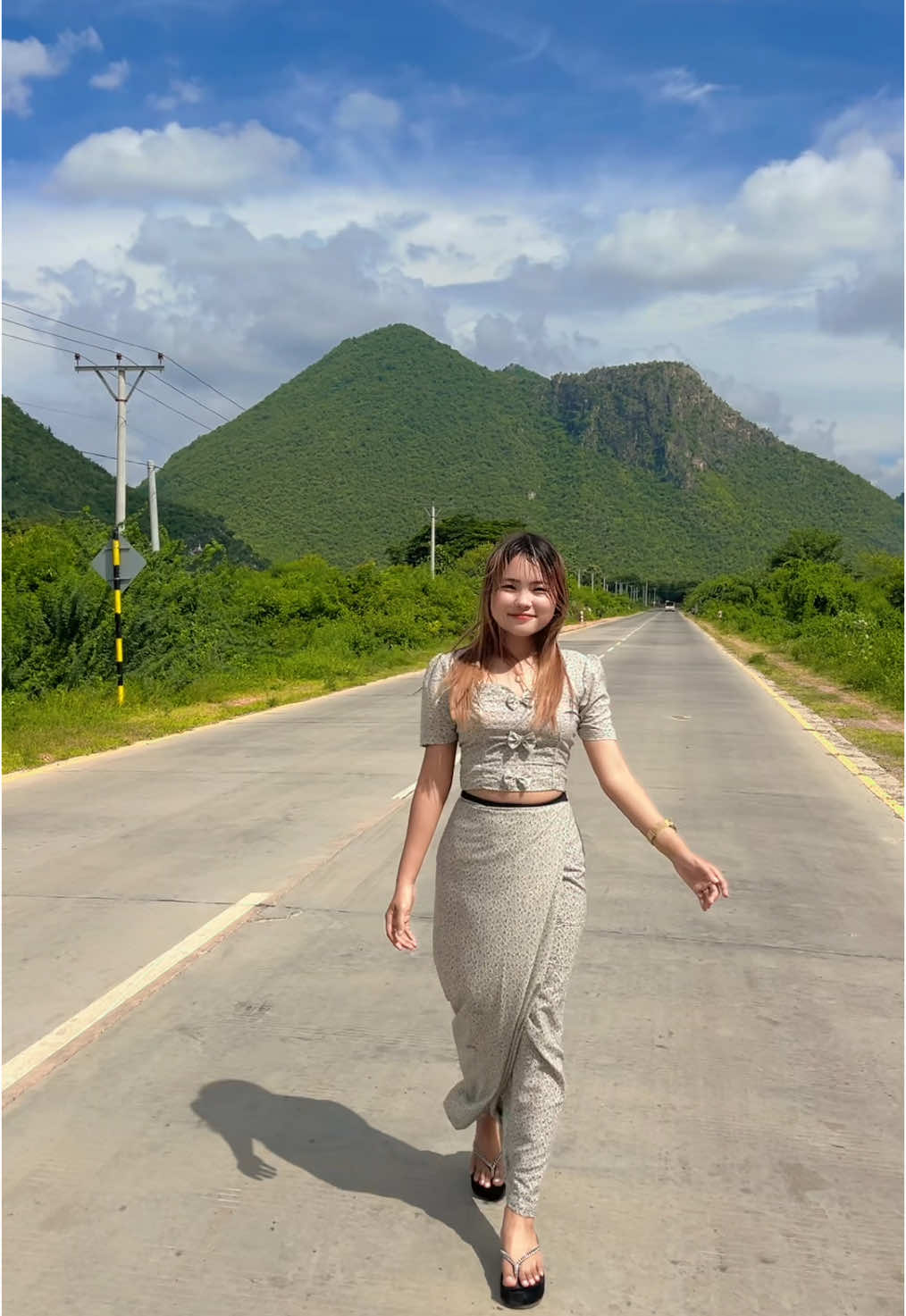 ကြာကန်တင်လှတာမဟုတ်ဘူးနော် သွားတဲ့ လမ်းလေးကပါလှတာ မြလိပ်တောင်ကြီးနဲ့ 💚💚#မြလိပ်တောင် 