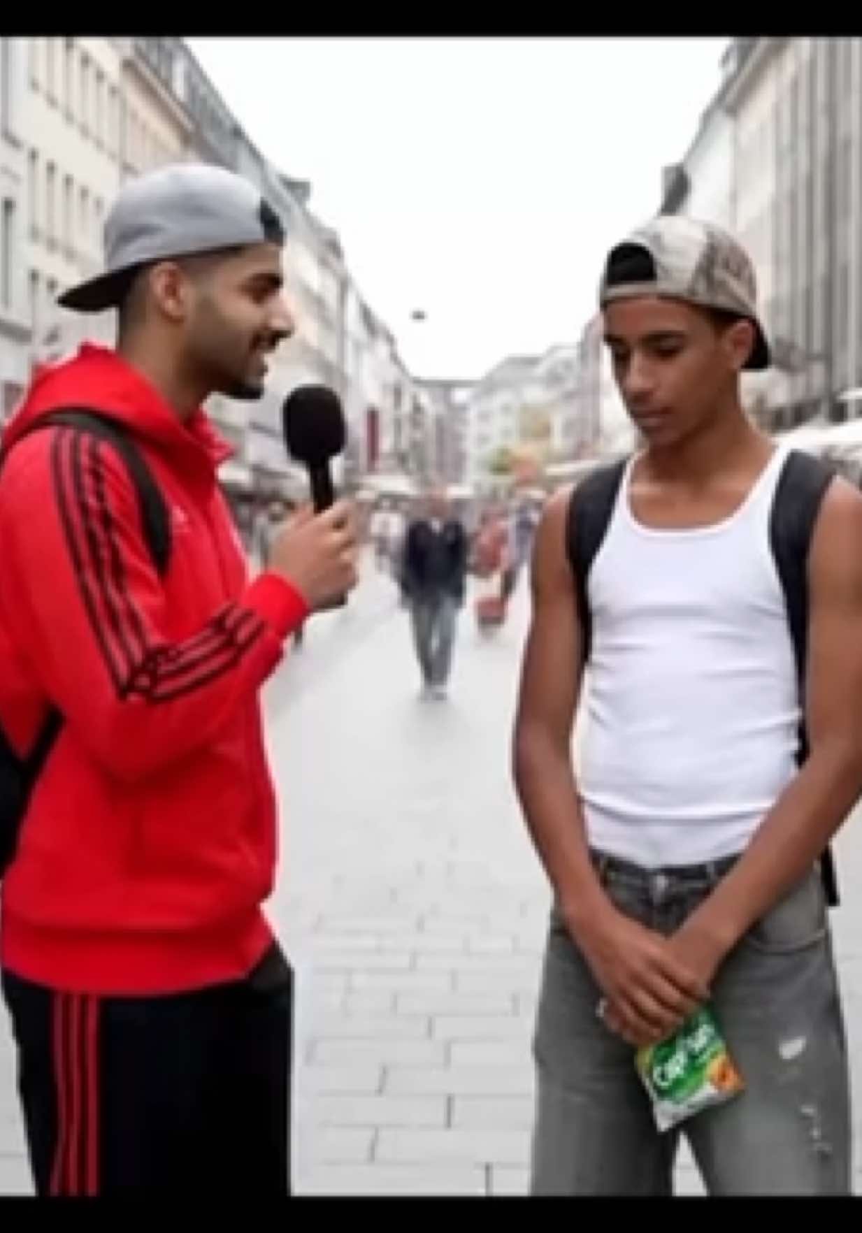 Frankfurt Strassenumfrage!! #streetinterview #frankfurt #antwort #interview #iqtest #ki 