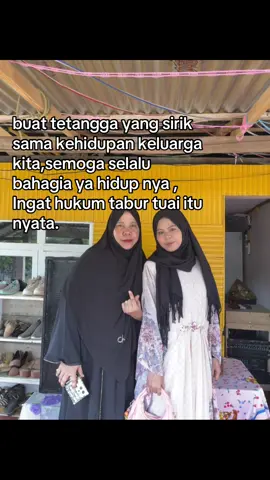 Pdhl mama saya pergi umroh, masih aja di jadiin bahan gosip  Emang ya orng kalau udh sirik dari awal nafas aja kek nya slh gitu
