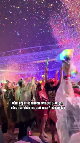 Dàn fan cùng G-Dragon nhảy dưới mưa như cầu vồng giữa bão concert cực đẹp #stelladay #stelladay13 #gdragon #concert 
