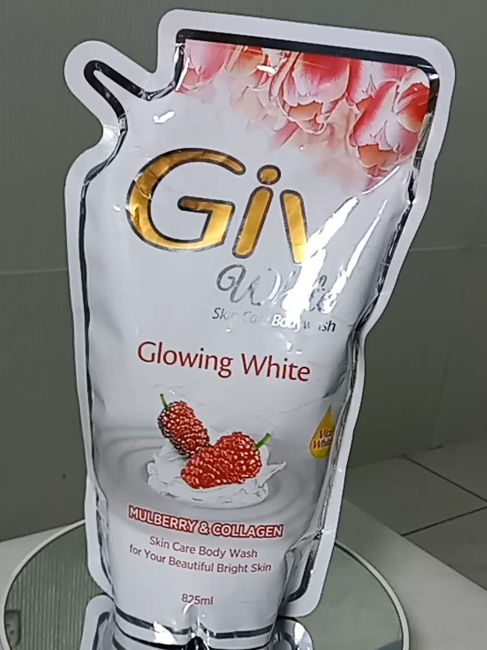 Giv Glowing White Mulberry and Collagen Pouch 825 ml. Sabun mandi cair. Yuk beli sekarang, klik keranjang di kiri bawah. #giv #givwhitemulberrycollagen #giv825ml #sabungiv #sabunmandicair #satukontentiaphari #Guncang66 