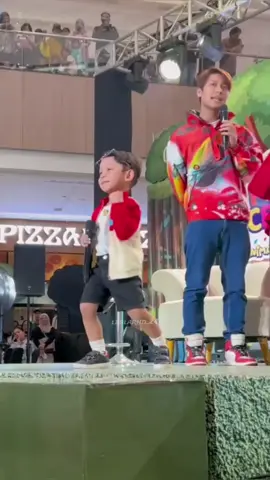 keseruan abangL diacara Fest Ceria 😅😍... #muhammadlevianalfatihbillar #leshiativanabillar #lestykejora #rizkybillar #leslar 