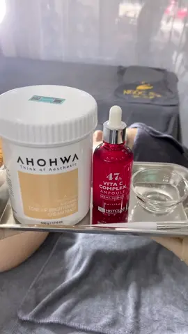 #caytrang ⚠️ 𝗗𝗮 𝘁𝗿𝗮̆́𝗻𝗴 𝗸𝗵𝗼̂𝗻𝗴 𝗽𝗵𝗮̉𝗶 𝗹𝗮̀ 𝘁𝗮̂́𝘁 𝗰𝗮̉ – 𝗻𝗵𝘂̛𝗻𝗴 𝗱𝗮 𝘀𝗮́𝗻𝗴 𝗸𝗵𝗼̉𝗲 𝗹𝘂𝗼̂𝗻 𝗹𝗮̀ điểm 𝗰𝗼̣̂𝗻𝗴 𝗰𝗵𝗼 𝗻𝗵𝗮𝗻 𝘀𝗮̆́𝗰! Hãy để làn da bạn được “𝐧𝐚̂𝐧𝐠 𝐜𝐚̂́𝐩” an toàn, không đau, không nghỉ dưỡng cùng với 𝒄𝒂̂́𝒚 𝒕𝒓𝒂̆́𝒏𝒈 AHOHAW tại Ngọc Spa Cũng là CẤY TRẮNG nhưng CẤY TRẮNG BẰNG DƯỢC MỸ PHẨM nó khác bọt lắm mọi người ạ.  🍀Phương pháp CẤY Ủ TRẮNG +VITAMIN C  #Ahohwa dược mỹ phẩm sinh học cao cấp .  💎Dưỡng trắng mạnh mẽ hơn: ✔️Ngoài các hoạt chất phức hợp Giga White™, Niacinamide, Vitamin C, phiên bản mới được bổ sung Tranexamic Acid giúp dưỡng trắng sâu từ bên trong  ✔️Kết hợp cùng máy phi kim nano trong liệu trình cấy trắng mang đến hiệu quả bật tone da trắng mịn, rạng rỡ