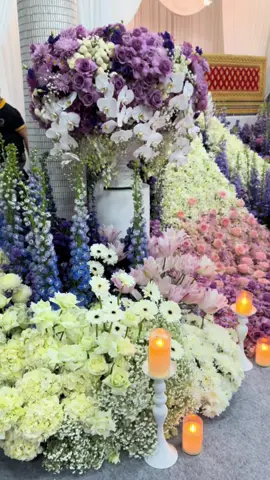 ดอกไม้งานศพ ณ ศาลาใหญ่ วัดบางโพธิ์ใน ความสวยงามของดอกไม้สดแบบนกยูง จันทอง รับจัดดอกไม้งานศพ ดอกไม้หน้าหีบศพพระราชทาน ในพิธีบำเพ็ญกุศลสวดพระอภิธรรม ณ ศาลาใหญ่ วัดบางโพธิ์ใน ในธีมสีชมพู ม่วง การแบบดอกไม้แบบไทยร่วมสมัย ยังให้มีความเป็นไทย ความสวยงามของดอกไม้แบบนกยูง ที่ได้รับความนิยมอย่างยาวนาน พร้อมประดับม่านผ้าสีขาว เพิ่มความสง่างาม เรียบหรู อย่างสมเกียรติ เพื่อไว้อาลัยแด่ผู้วายชนม์และต้อนรับแขกผู้มาร่วมงาน ขอแสดงความเสียใจกับครอบครัวผู้วายชนม์อย่างสุดซึ้ง กราบขอบพระคุณท่านเจ้าภาพเป็นอย่างสูง ติดต่อสอบถามและขอดูแบบงานได้ที่👇 โทร. 099-479-4444 LINE : @janthong (มี @ นำหน้าค่ะ) ดูผลงานและบริการต่างๆ ทางเว็บไซต์👇  https://jtfuneral.com  https://janthong.com #จันทอง #รับจัดดอกไม้งานศพ #ร้านจัดดอกไม้งานศพ #รับจัดดอกไม้หน้าหีบศพ #รับจัดดอกไม้หน้าเมรุ #ดอกไม้หน้าศพ #ดอกไม้งานศพ #บุปผาอาลัย #จัดดอกไม้งานศพสวยๆ #ดอกไม้งานศพสวยหรู  #ดอกไม้งานพระราชทานเพลิงศพ  #ดอกไม้หน้าเมรุสวยๆ #งานศพคริสต์ #ดอกไม้งานศพแบบคริสต์