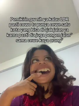Pasti dia juga pengen gandengan tangan bukan cuman cium virtual lewat vidcall wkwkwk #fyp #random #viral #pov #foryou 