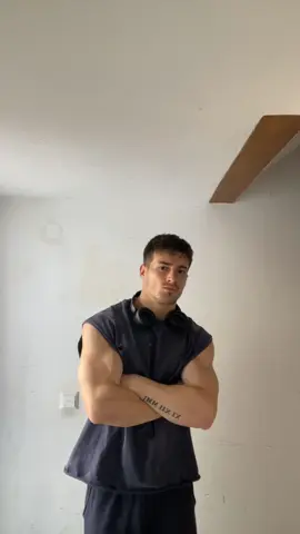 Another outfit #foru #fürdich #summertime #outfitinspo #aestheticvibes #muscle #GymLife #fitcheck #model #videoviral 