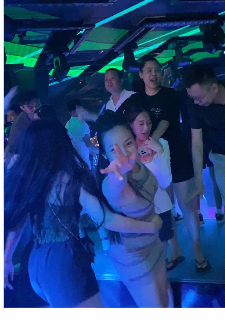 ra đường là người lạ vào Square anh em 4 bể là nhà ngay 🤣 #SQUAREBAR #9lifeHaLong #9lifeQuangNinh #nightclubHaLong #barBaiChay #dulichHaLong #dulichQuangNinh #nightlife #SummerParty2025 #tiktok #viral #xuhuong #fyp #fypシ 
