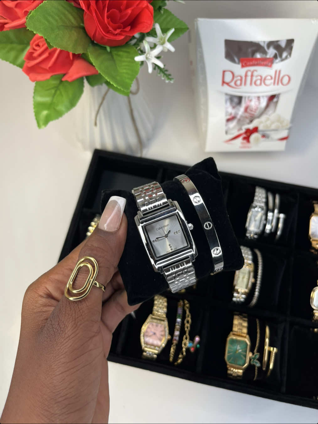 Ensemble de Bracelets et Montres CALVIN KLEIN | EMPORIO ARMANI  Vendue avec coffret 🏷️ 14.000 XOF  Nos prix de nos ensembles varient en fonction des bracelets qui accompagnent la montre  +22891323090