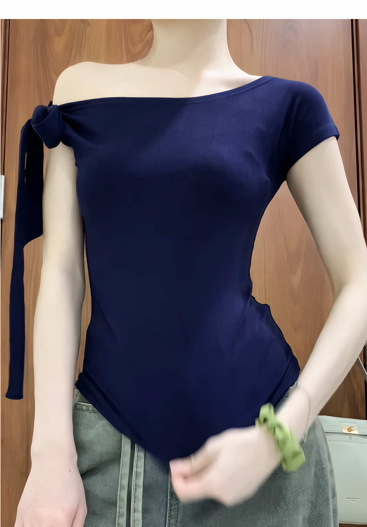 Vẫn me đồ basic #dazzibrand #aolechvai #aolechvaibuocno #aobodylechvai #aotrevaixinh #reviewaotrevai #fyp 