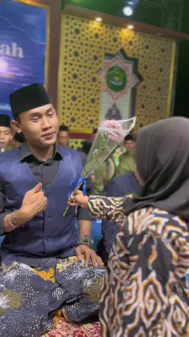 Kebalik dek 😭 harus e gus ell seng maringi bungane😭. Bonus cium pisan 😭😭😭. #fypageシ #fyppp #fyppppppppppppppppppp #fypdong #fypageシ #fyppp #fyppppppppppppppppppp #fypdong #viral?videotiktok😇😇 #viralvideotiktok #fypdonggggggg #viralditiktok #fyppp #viralvideotiktok2022 #fy #viral_video #fyppp #fypageシ #fyppp #fyppp #fyppp #fypageシ #fypdong #viral?videotiktok😇😇 ##viral?videotiktok😇😇 #viral?videotiktok😇😇 #fyppp #fyppp #fyppppppppppppppppppp #viralvideo #viral_video #viral_video_tiktok😍💖🤩 #fypageシ♡ #fypdonggg #fypagee #fypppppppppppppppppppppp @MT. IBADALLAH OFFICIAL 