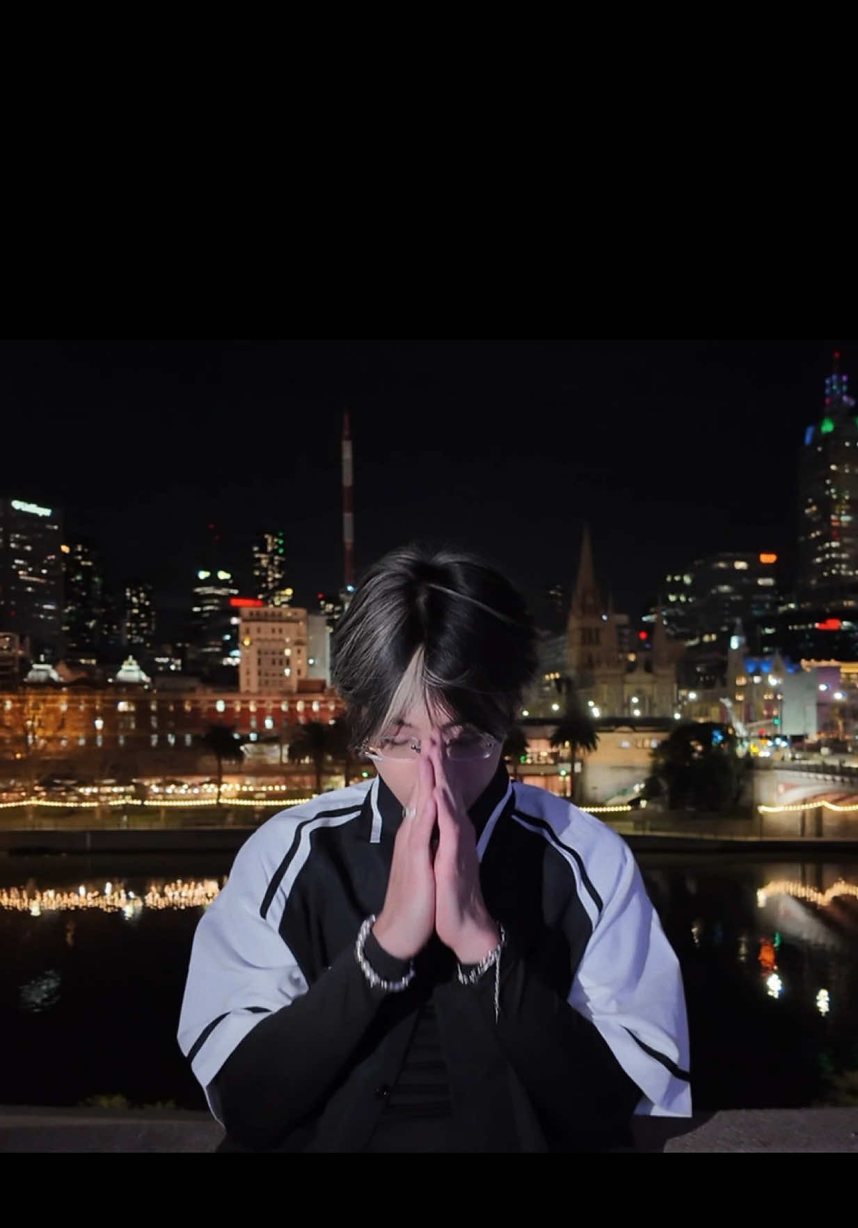 Nay trời lạnh nên anh đi 1m, nay đi dạo onlai với anh chút nhớ 🥸