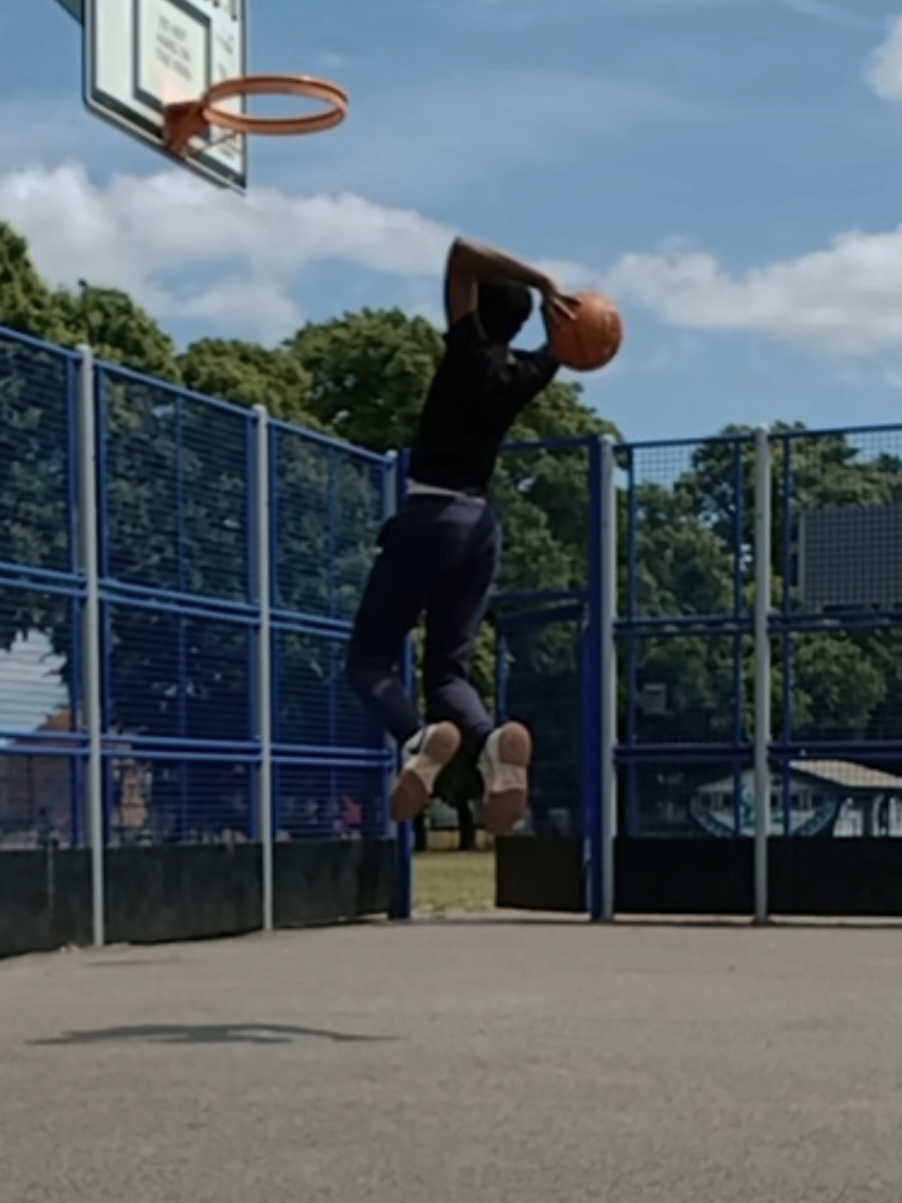 bro cannot dunk 😭💔#basketball #relatable #🥷 #funny#somalitiktok #fyp #viral