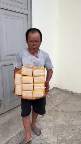 Combo 10 bịch giấy ăn Sipiao ạ. Em Khang cảm ơn các cô chú nhiều #giayansipiao #sipiao #xuhuong 