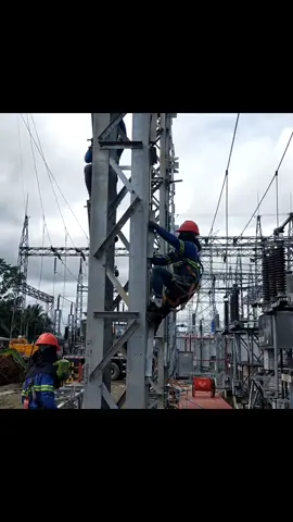 Napaka delikadong trabaho kunting Mali molang  tapos ka 🗼 💪 NGCP🗼 LINEMAN💪☺️