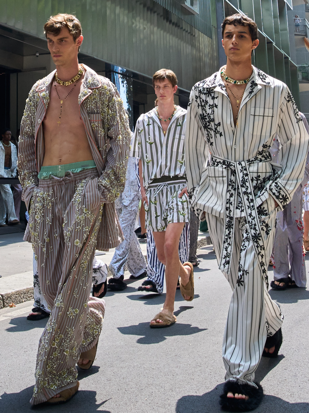 PYJAMA BOYS In the #DGSS26 Fashion Show – exceptionally extended outside the Metropol – the Pyjama Boys take center stage with their looks: a blend of relaxed elegance and modern attitude where a neutral palette meets vivid color accents. #DGFattoAMano #MadeInItaly #DolceGabbana