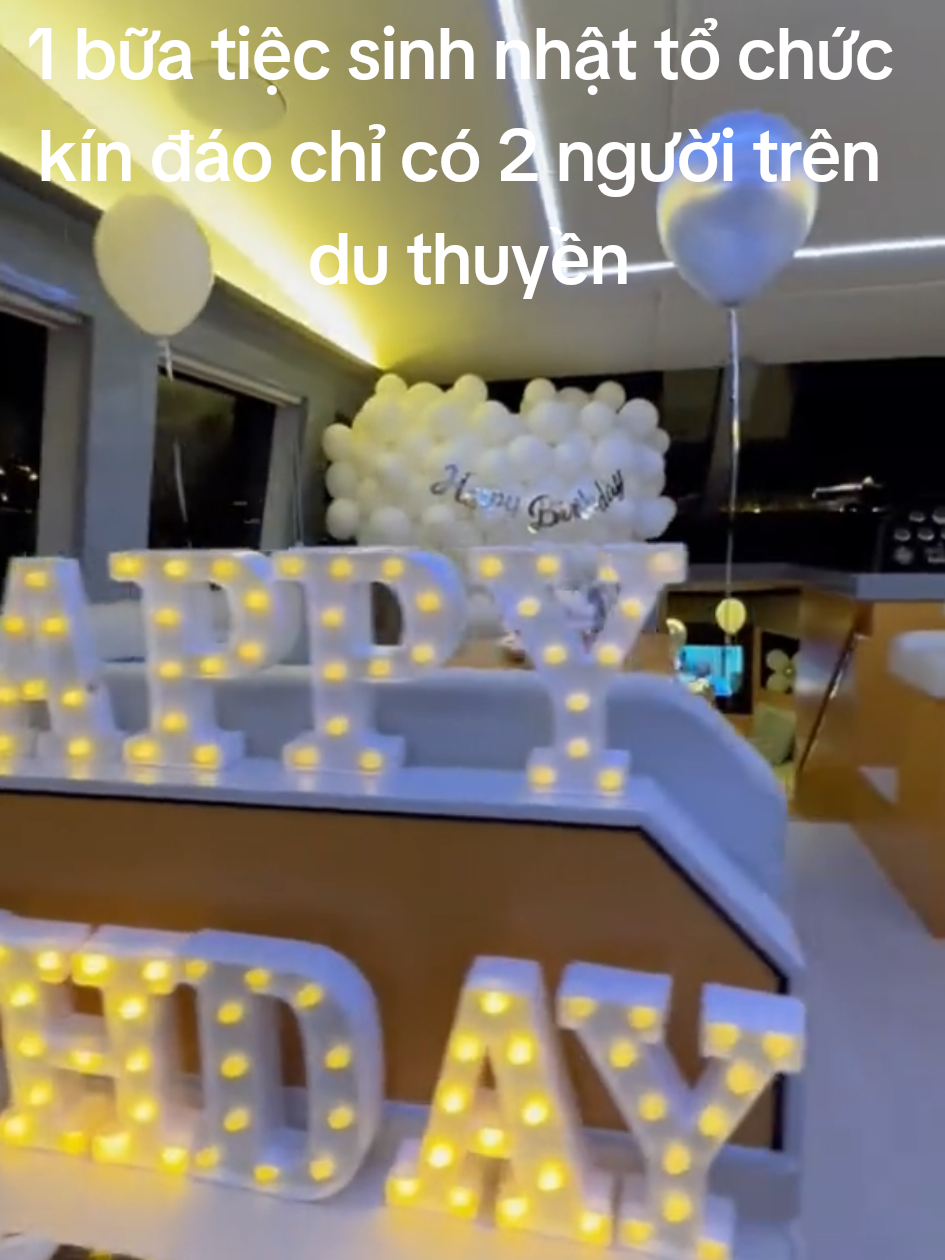 1 bữa tiệc sinh nhật tổ chức kín đáo chỉ có 2 người trên du thuyền! #happybirthday #happybirthdaytome #happybirthdaytoyou #chucmungsinhnhat #catyacht 