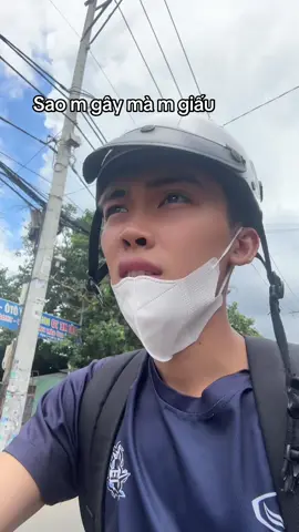 Lát t chạy qua méc mẹ m nè
