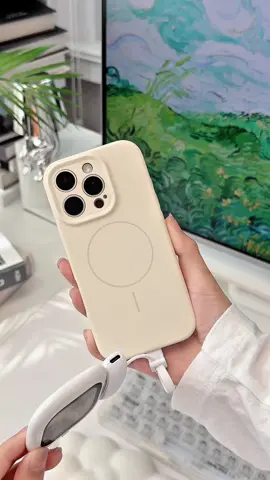 I wish I had this when I first started creating content! With the rear camera, no more worrying about whether I'm in the shot or not!#selfie#camera#backcamera#contentcreat or#selfiescreen#contentcreatormusthaves#sel fiemonitor #vlogmonitorscreen #vlogmonitor #backcamerahack #vlogmate #tiktokshopcreatorpicks 