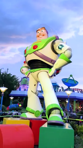 How many characters can we find around Toy Story Land? 🤔✨ #toystoryland #toystory #buzzlightyear #woody #disneyshollywoodstudios #hollywoodstudios #waltdisneyworld #disneyworld #disneyparks #disneycharacters #disneymovies #disneyvacation #disneylover #disneyfan #disney #disneyfyp #disneytiktok #fyp #foryou #foryoupage 