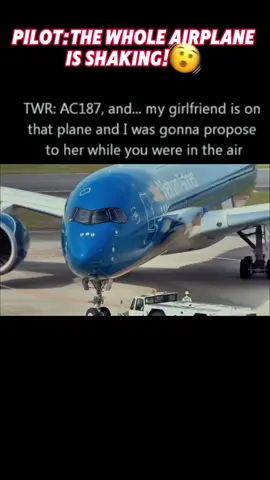 The whole airplane is shaking!#girl#Love#airplane#aviation 